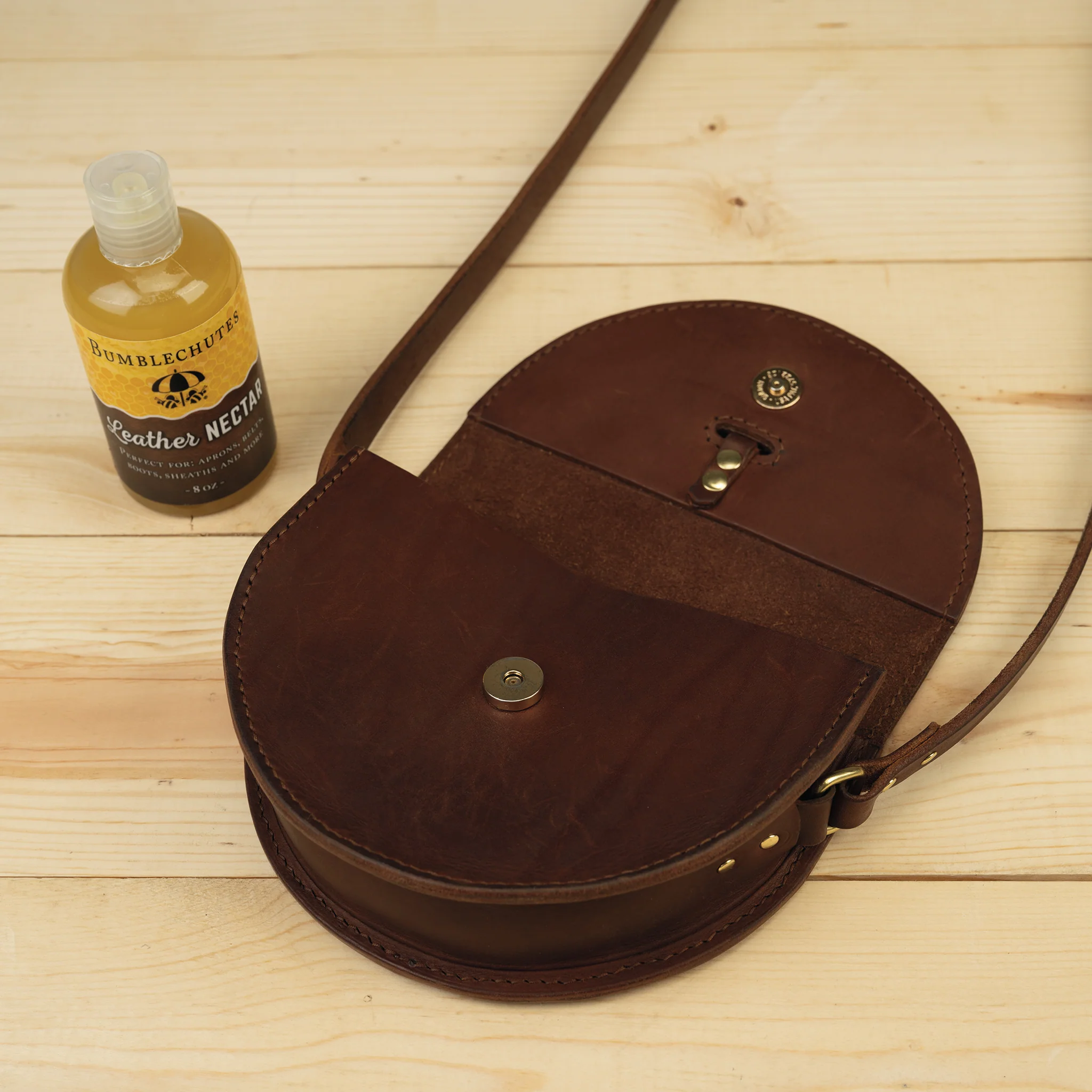 5788-bumblechutes-leather-nectar-natural-leather-conditioner-protector-1.webp