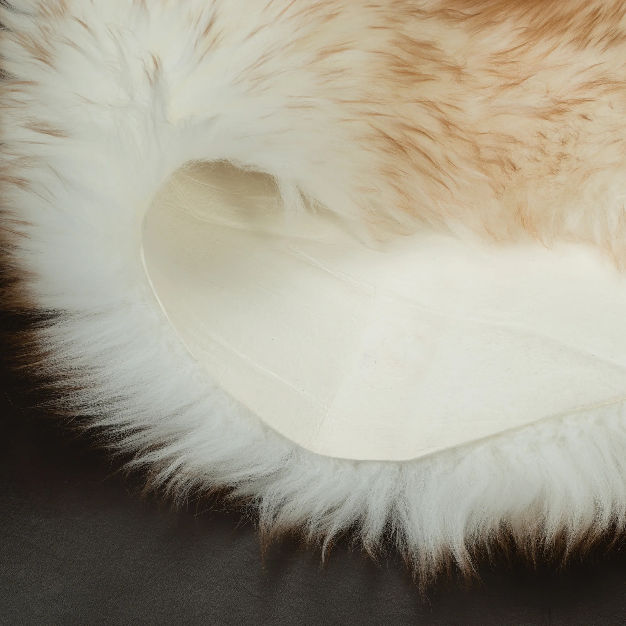 6077-chrome-tanned-sheepskin-rug-1.webp