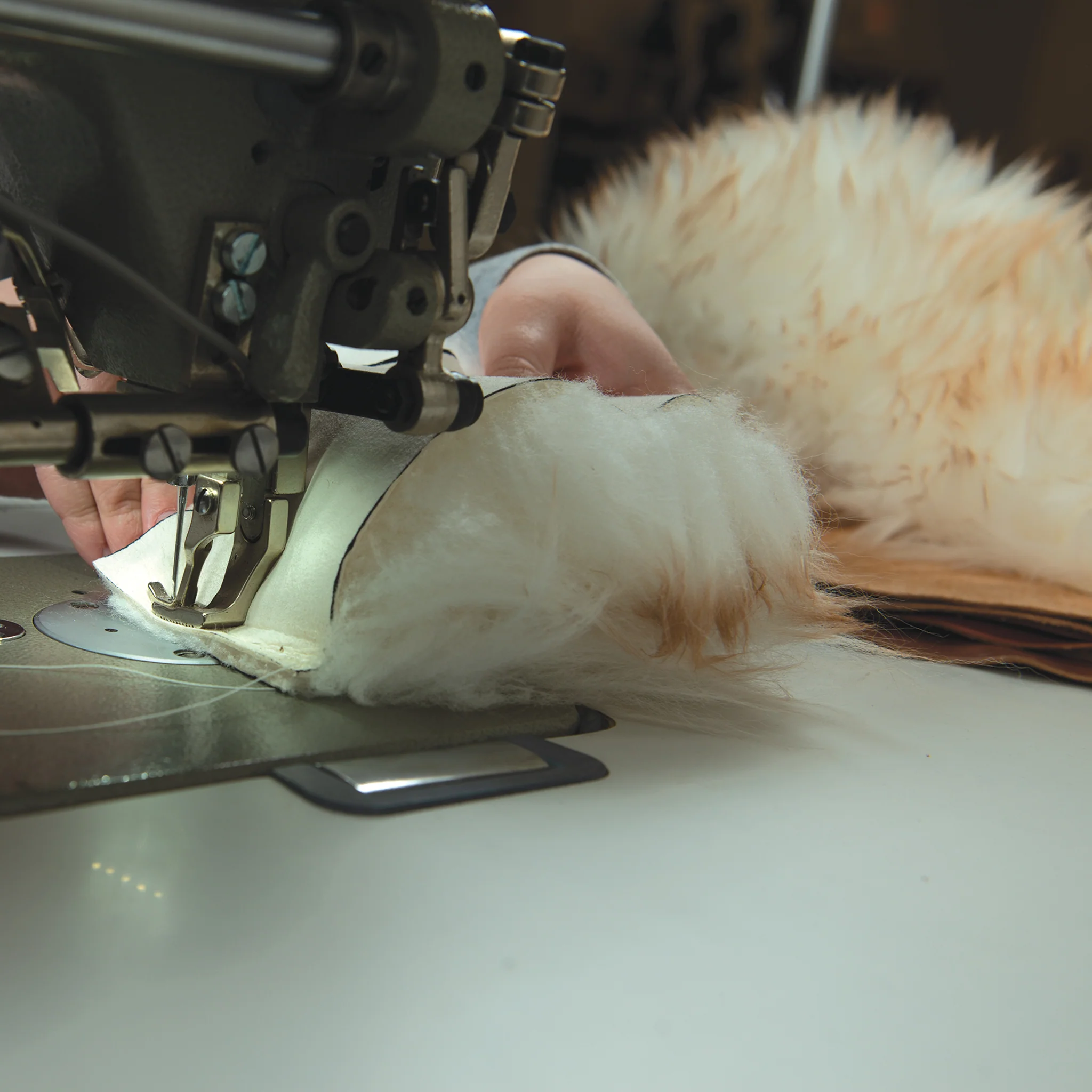6077-chrome-tanned-sheepskin-rug-1.webp