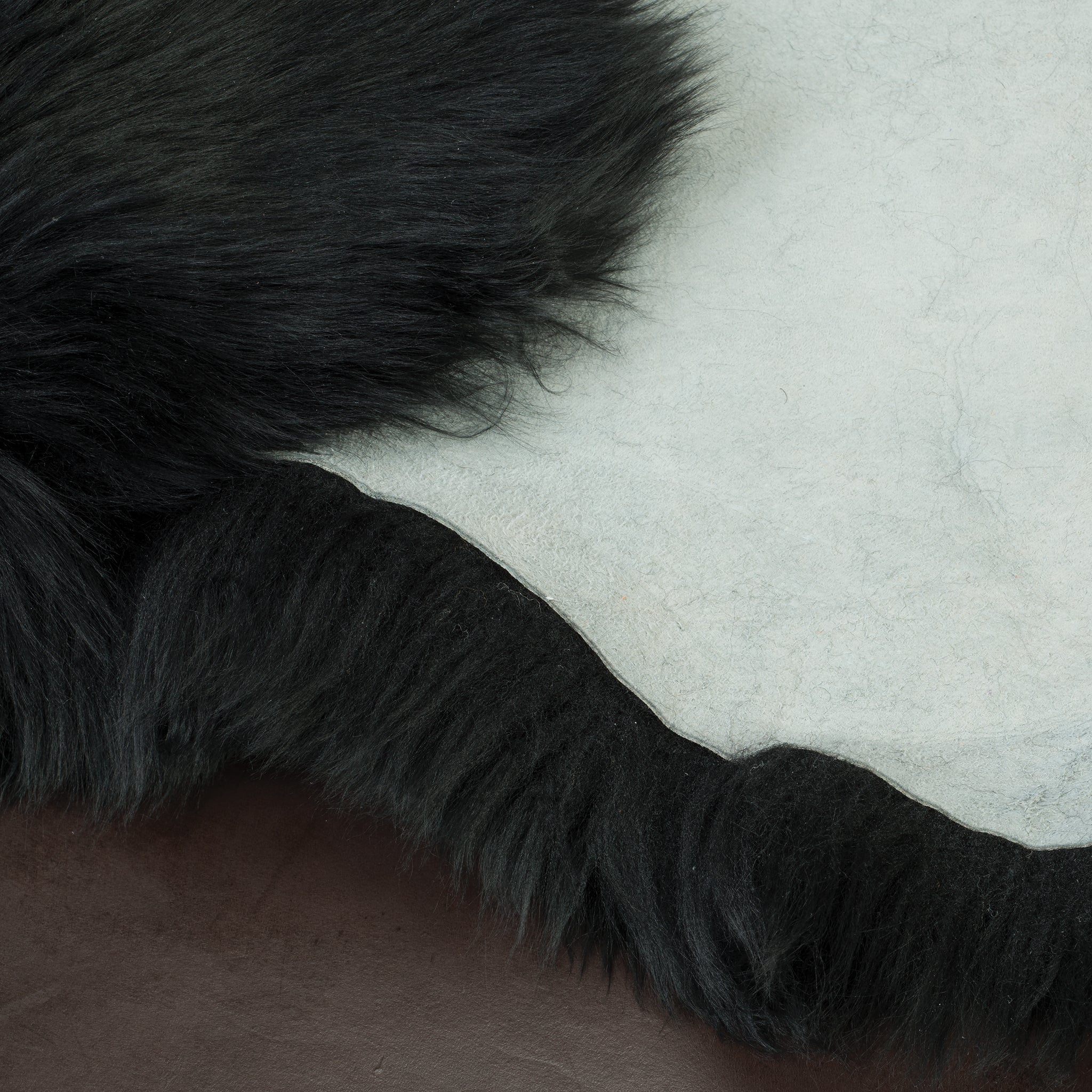 6077-chrome-tanned-sheepskin-rug-1.webp
