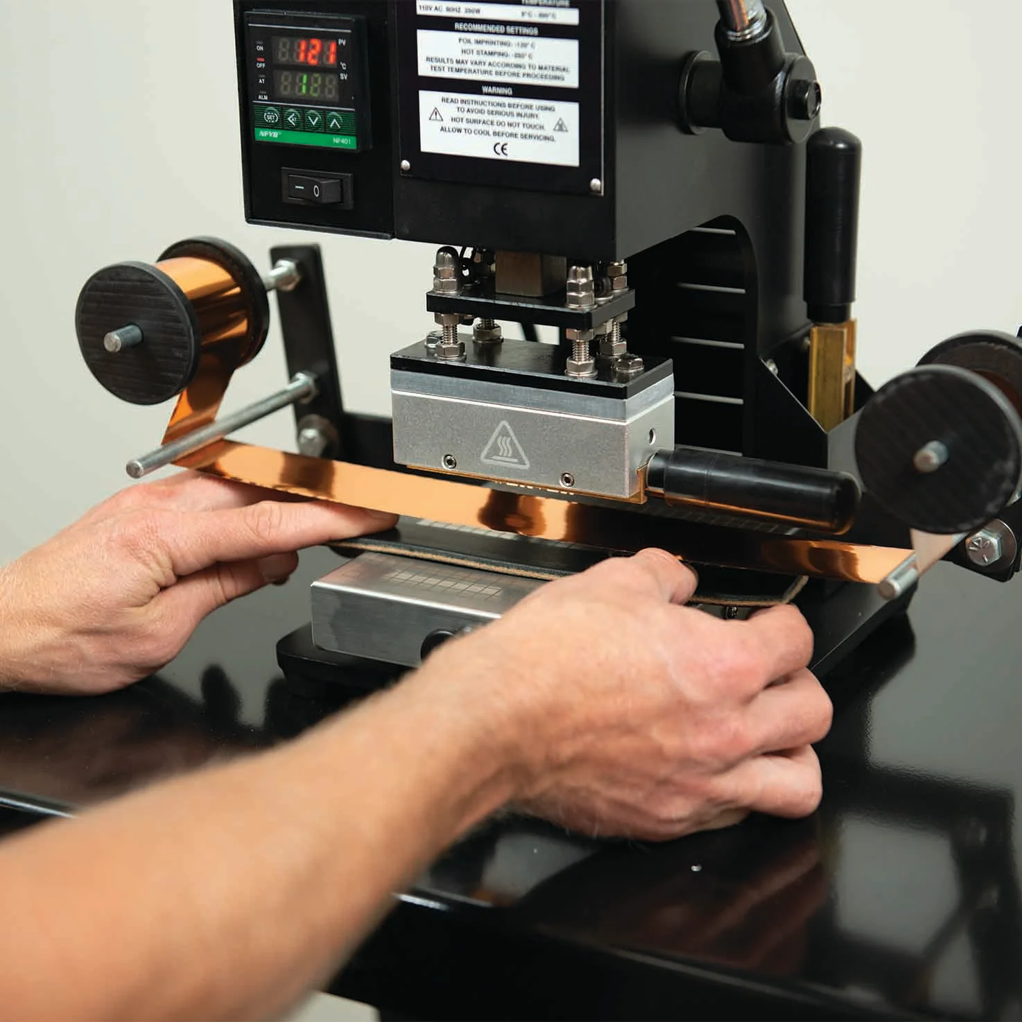 7177-foil-and-hot-stamping-machine-1.webp