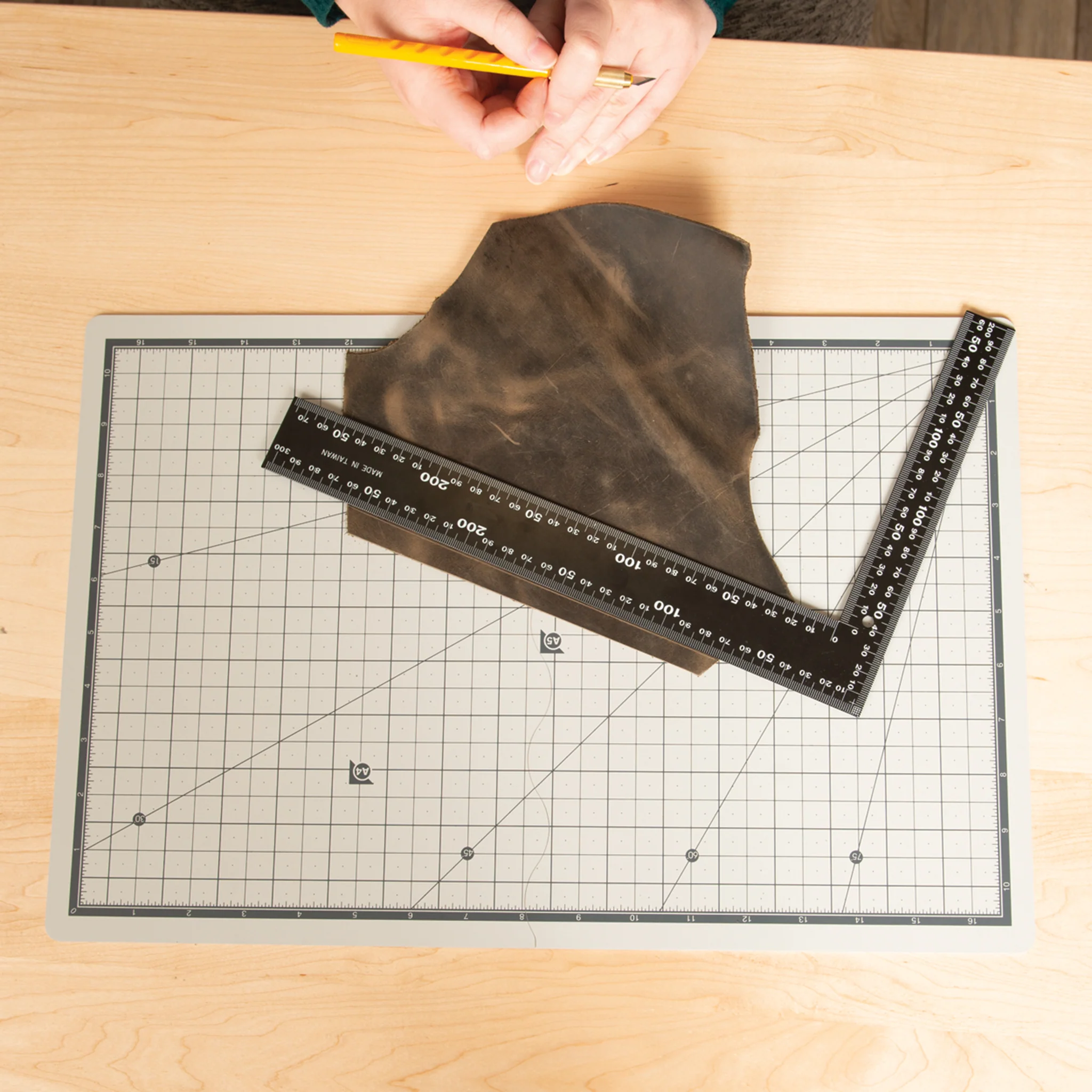 7178-folding-cutting-mat-1.webp