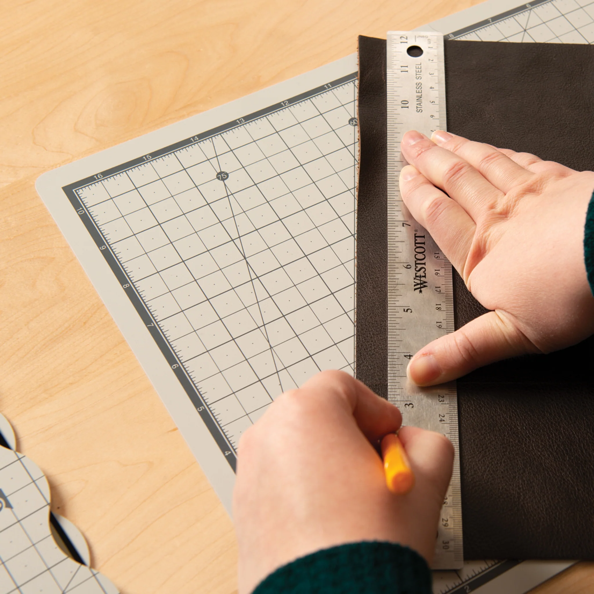 7178-folding-cutting-mat-1.webp