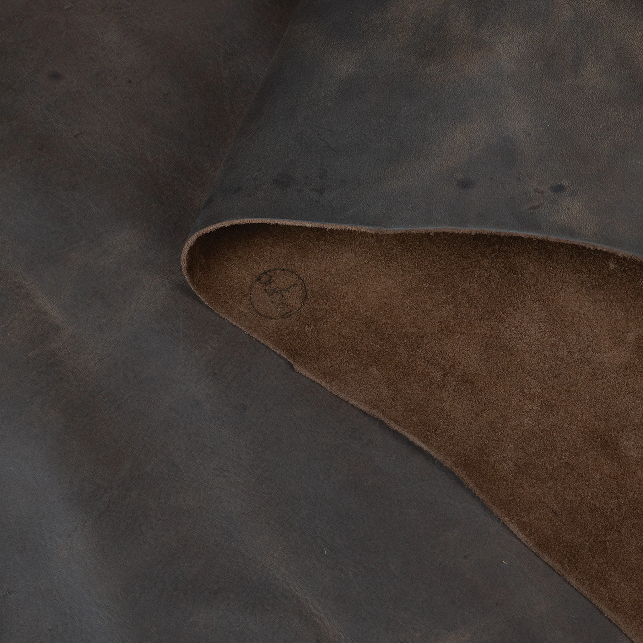 7183-frontier-pull-up-leather-1.webp