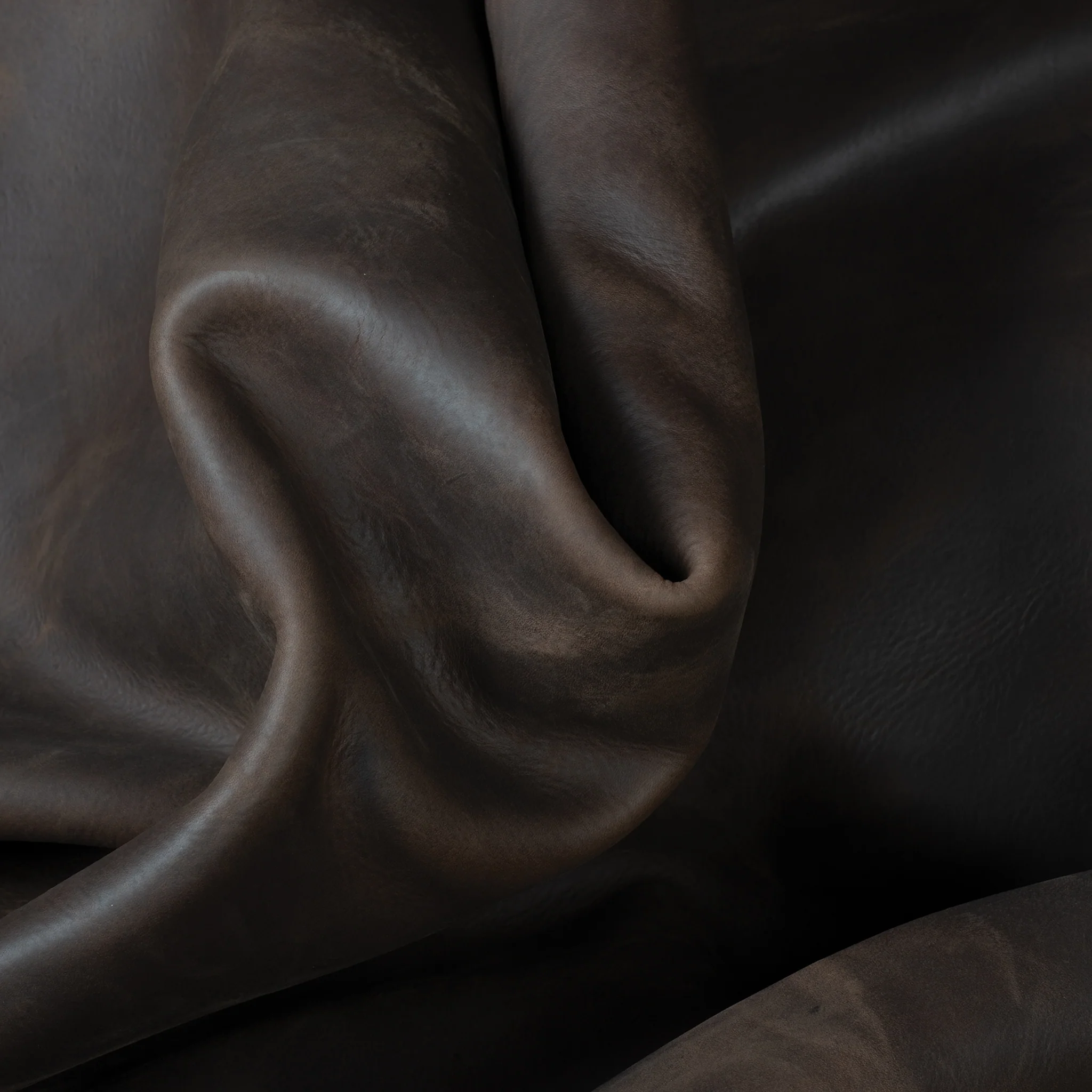 7183-frontier-pull-up-leather-1.webp