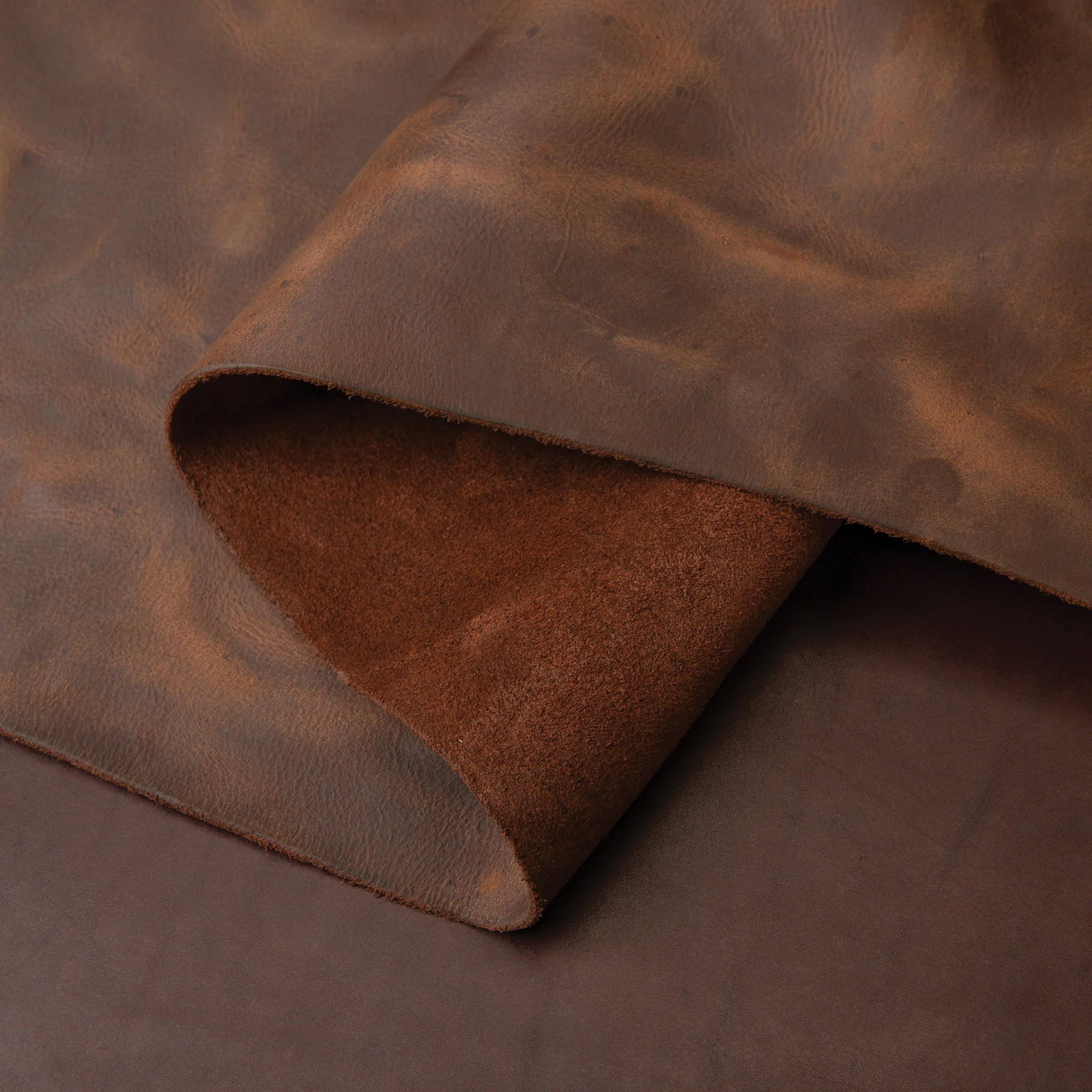 7183-frontier-pull-up-leather-1.webp