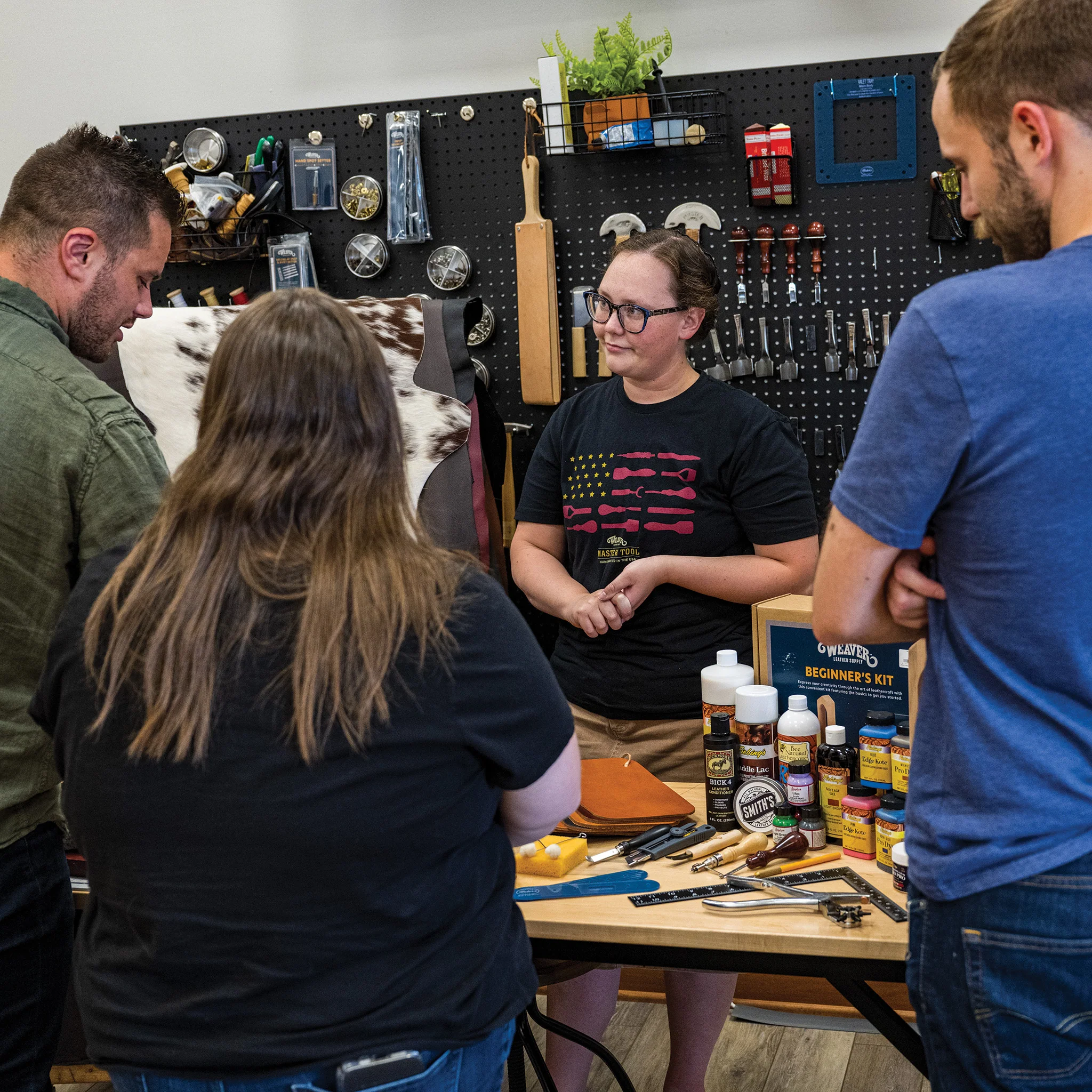 7189-fundamentals-of-leathercrafting-series-october-1.webp