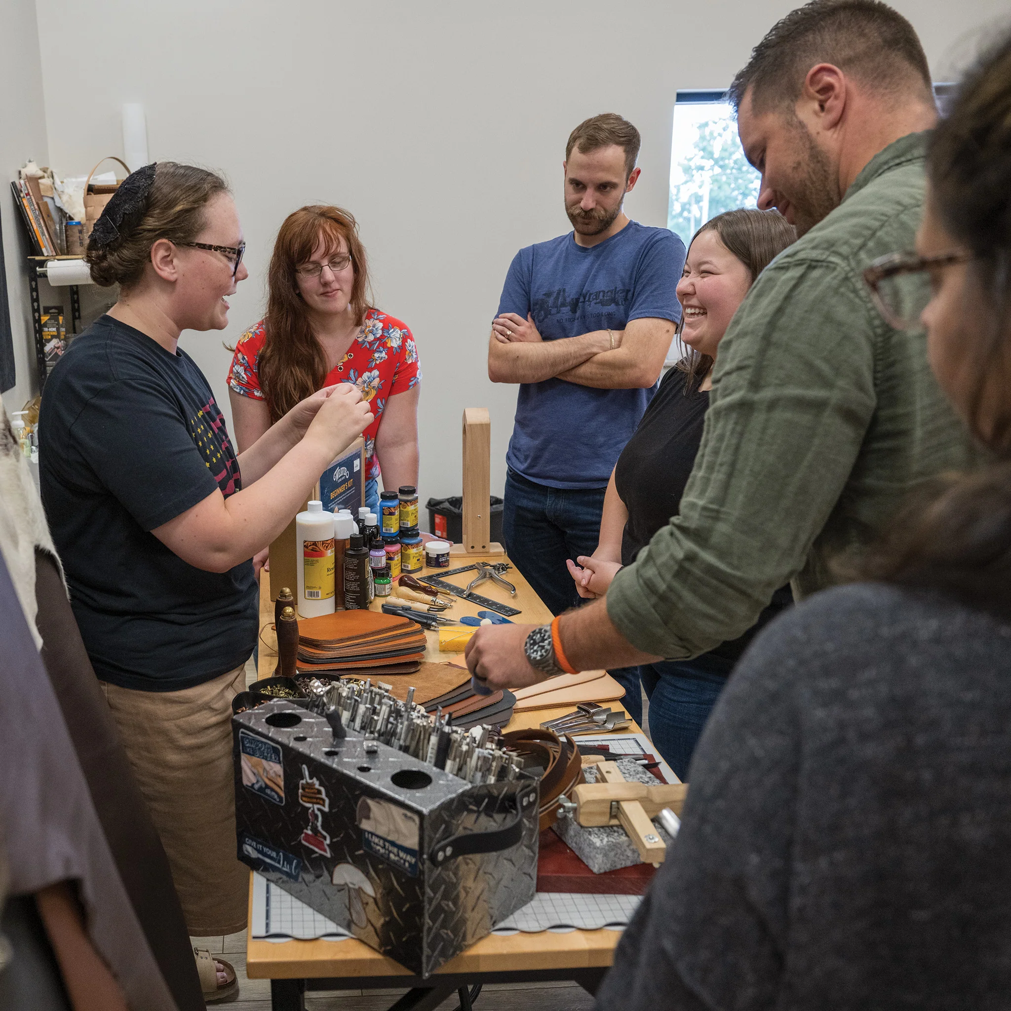 7189-fundamentals-of-leathercrafting-series-october-1.webp