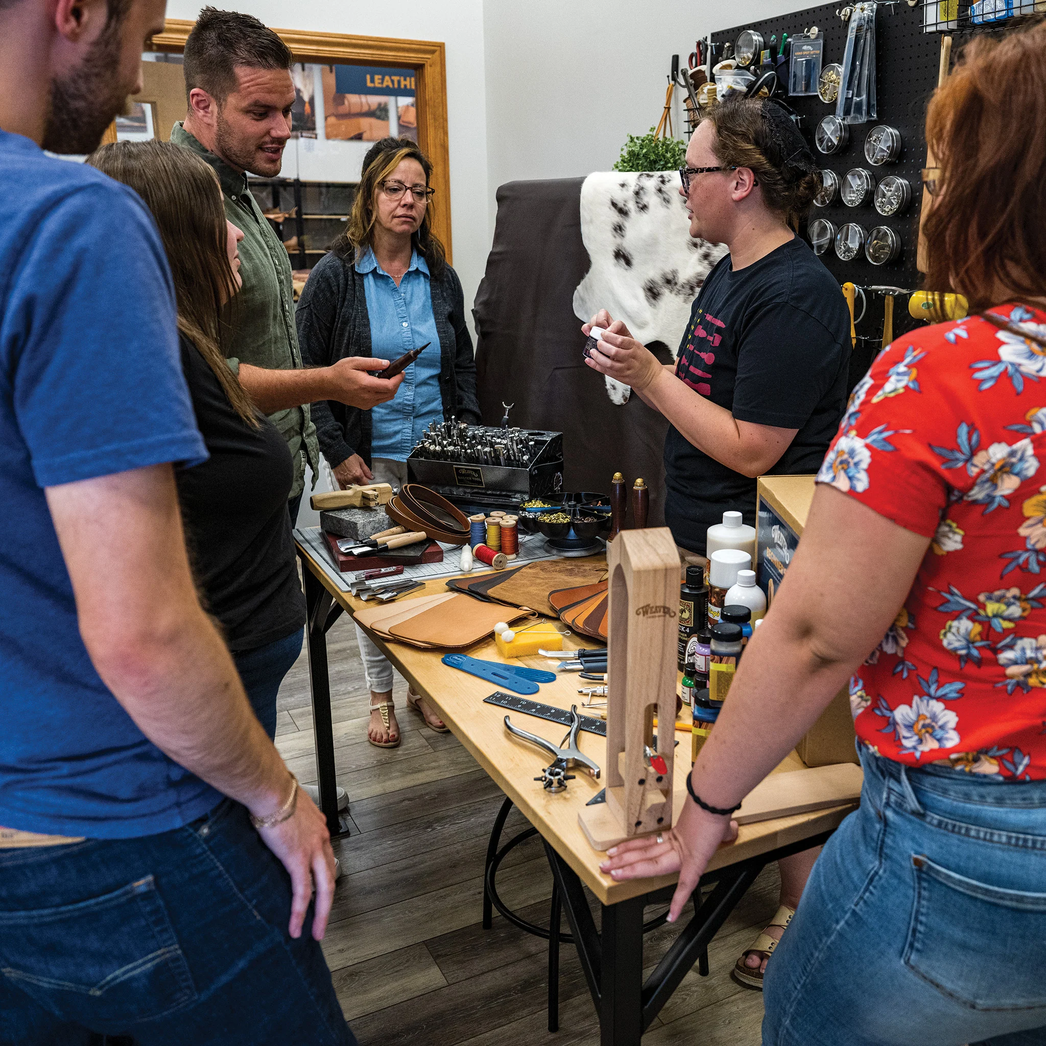 7189-fundamentals-of-leathercrafting-series-october-1.webp
