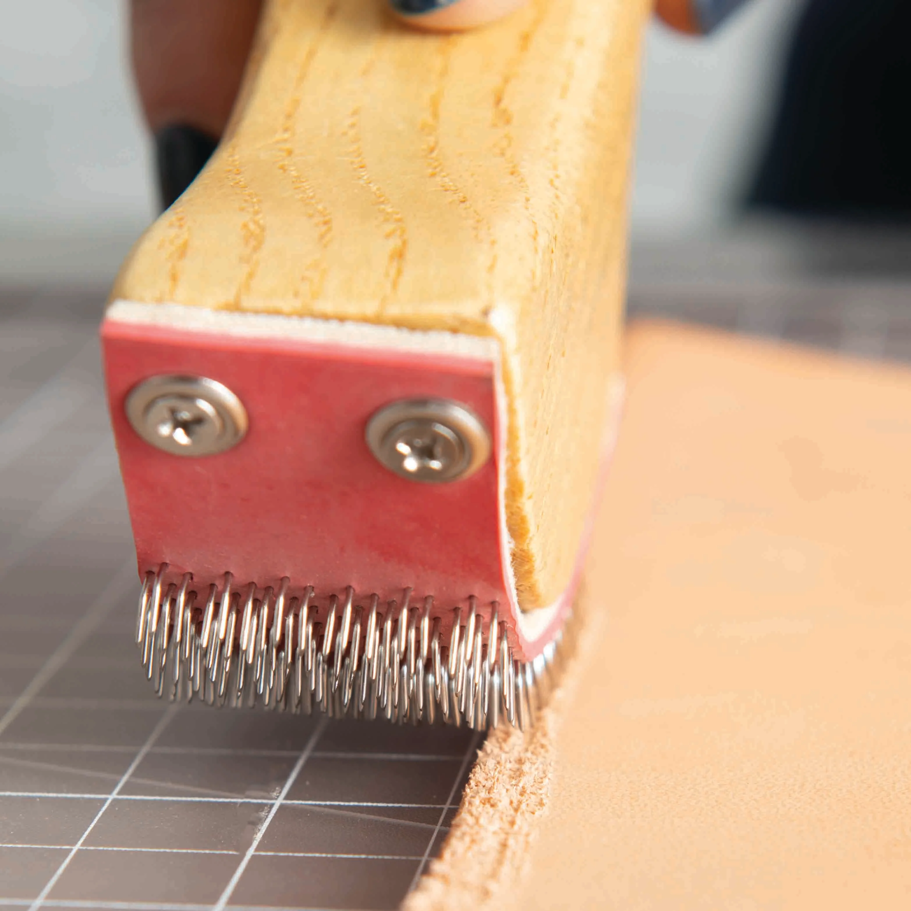 7260-hand-leather-rougher-1.webp