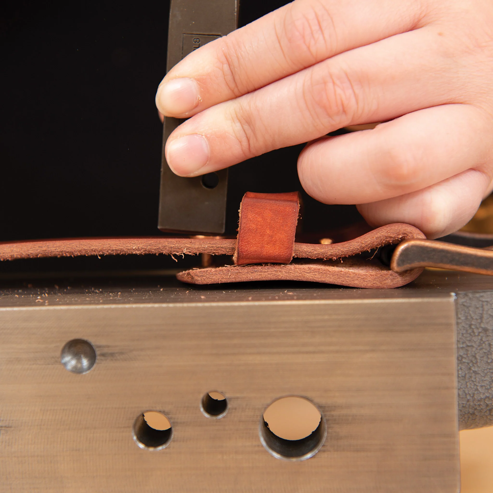 7298-harnessmaker-s-combination-anvil-1.webp
