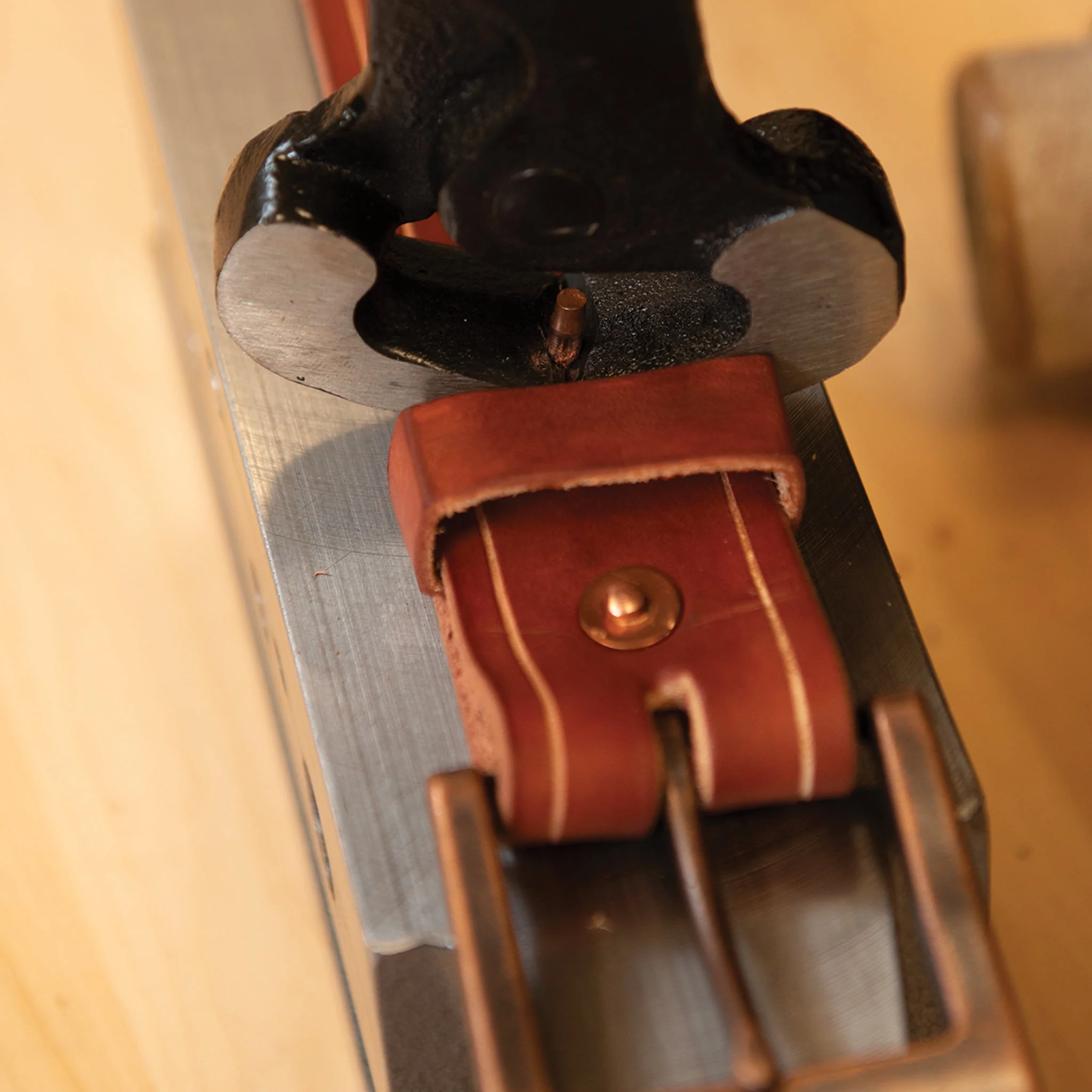 7298-harnessmaker-s-combination-anvil-1.webp