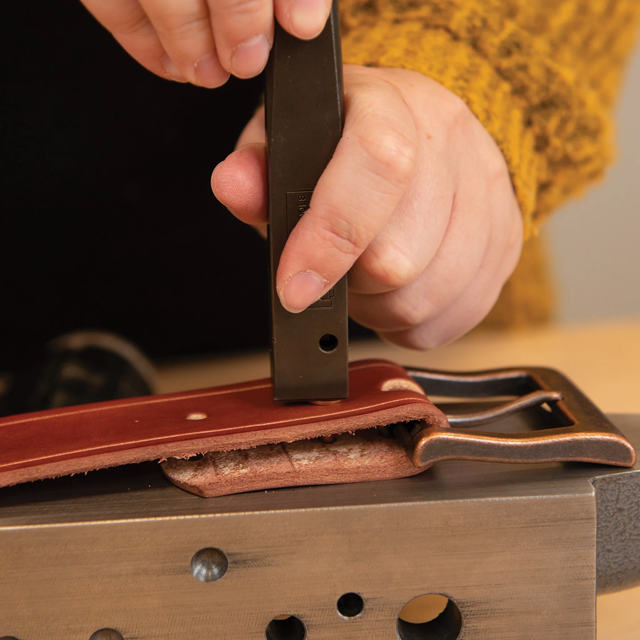 7298-harnessmaker-s-combination-anvil-1.webp