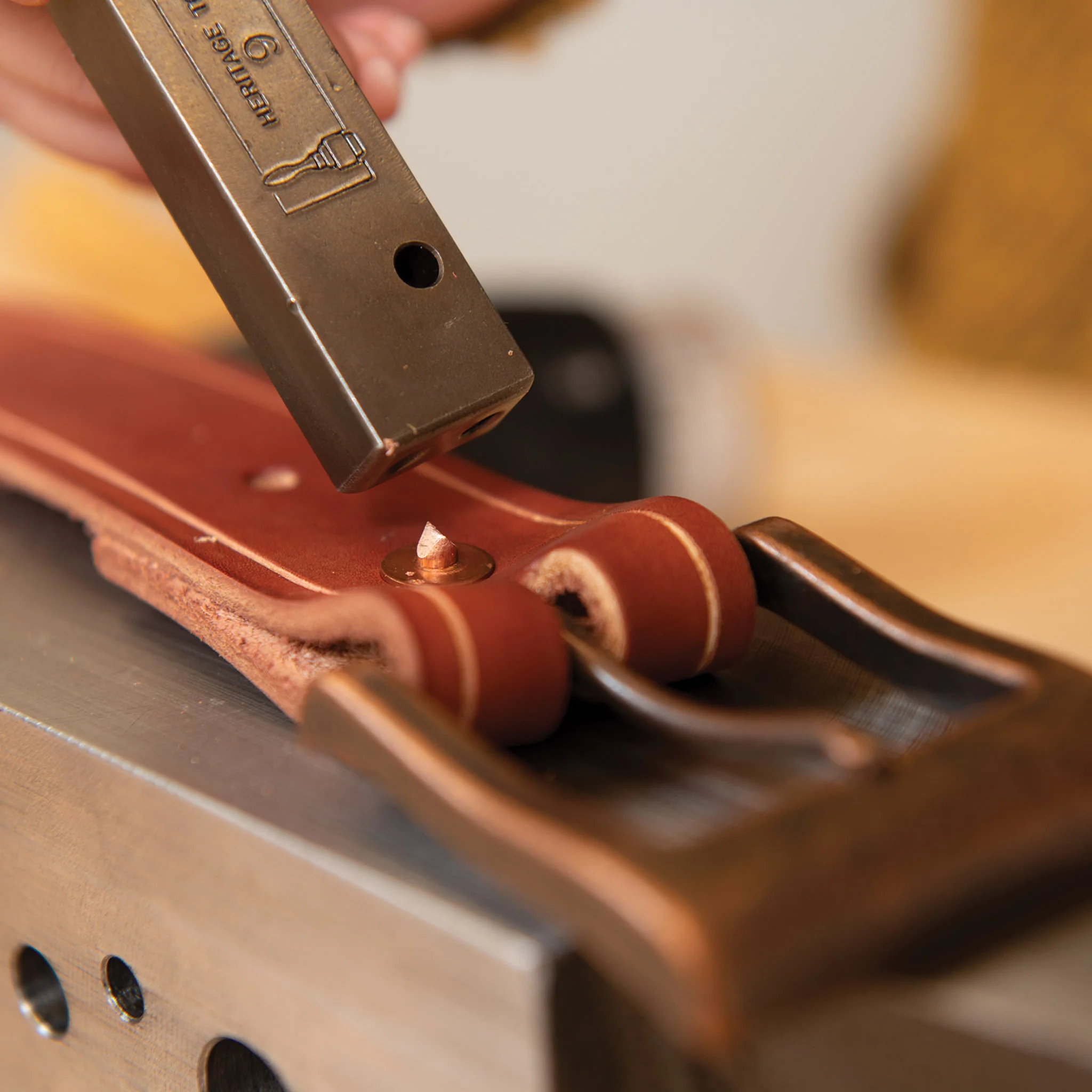 7298-harnessmaker-s-combination-anvil-1.webp