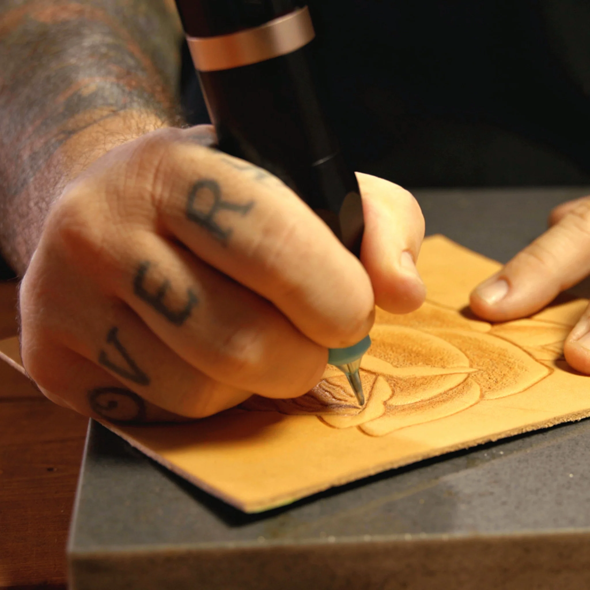 7993-leather-tattooling-machine-1.webp
