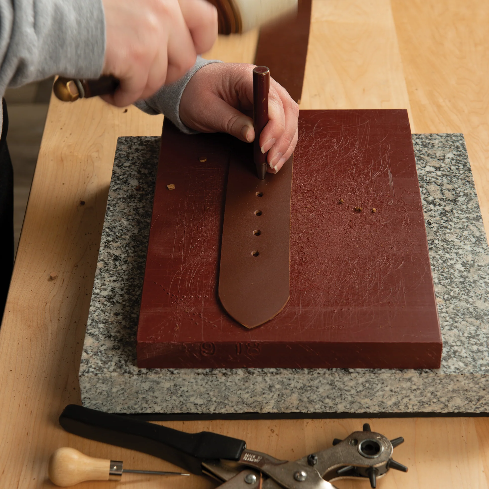 Master Tool Oval Leather Hole Punch