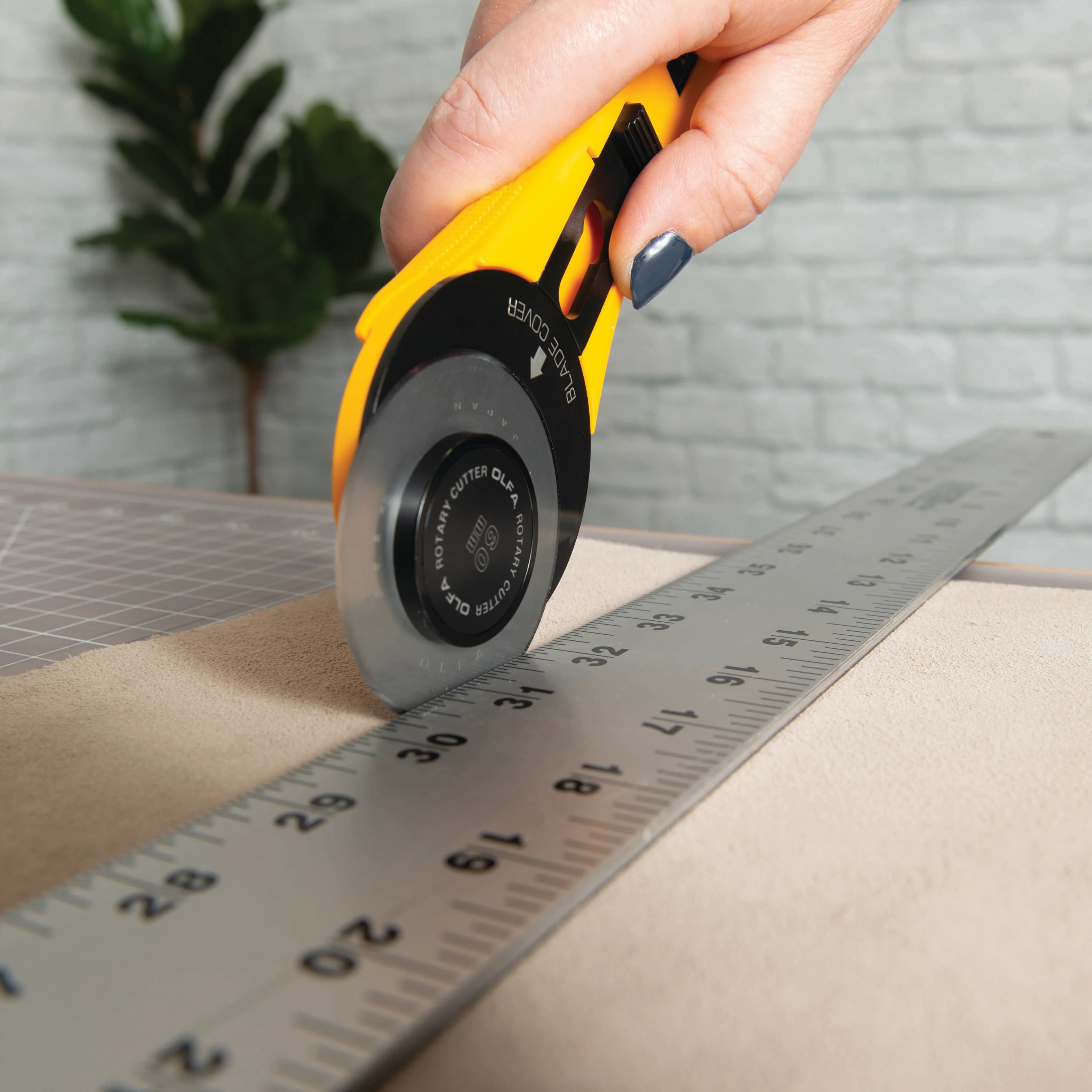 9092-rotary-cutter-1.webp