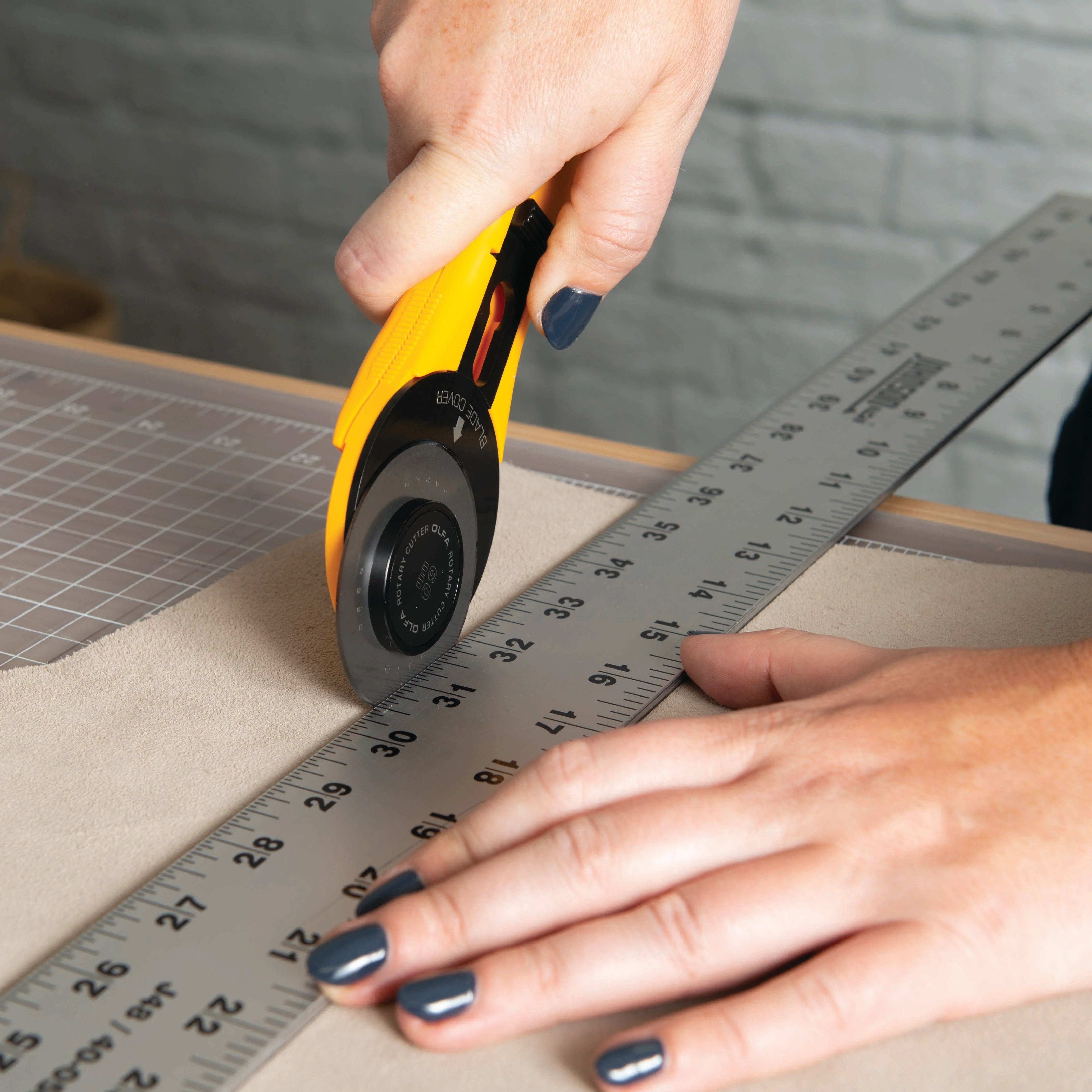 9092-rotary-cutter-1.webp