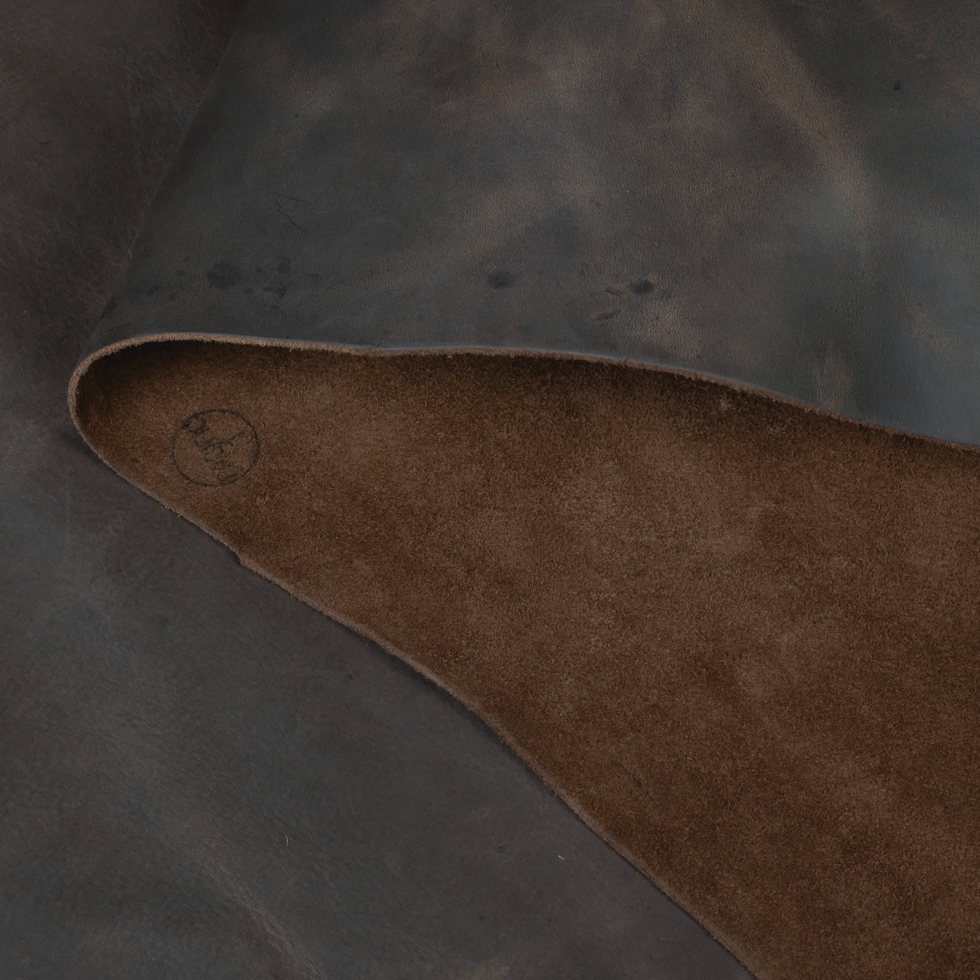 9493-sample-frontier-pull-up-leather-1.webp