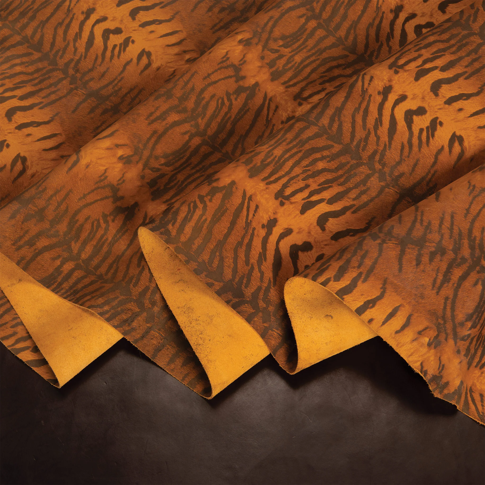 9710-sample-tiger-printed-leather-3-4-oz–1.webp