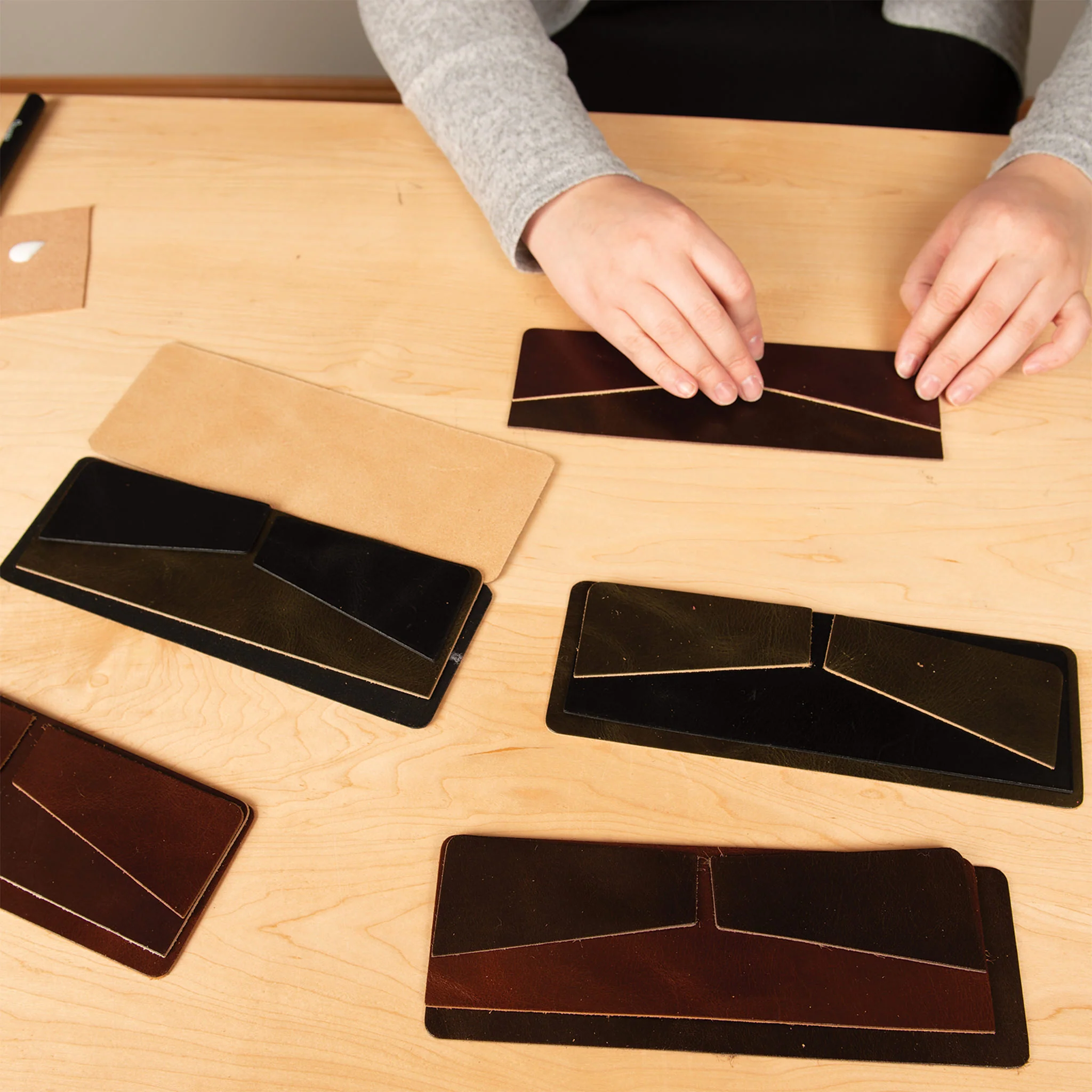 98-fiebing-s-leathercrafter-s-cement-1.webp